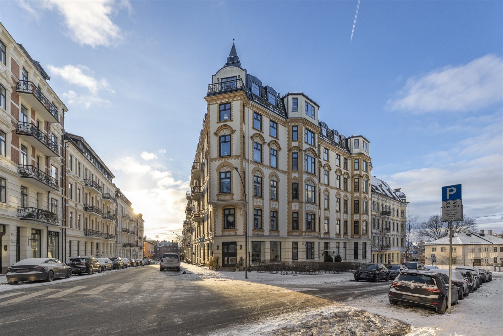 Flott klassisk hjørnebygård i krysset mellom Elisenbergveien og Tostrups gate Galleribilde