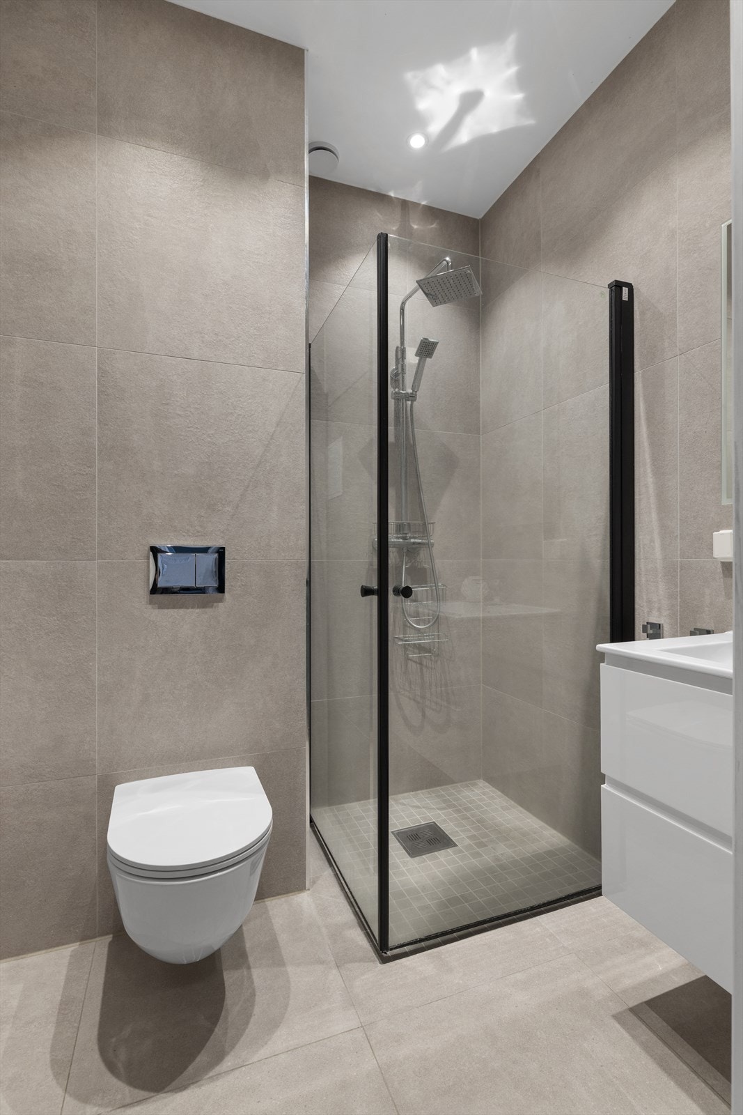 Praktisk sekundært bad. Totaloppusset i 20/21. Arbeider er utført av Norsk rørservice AS Galleribilde