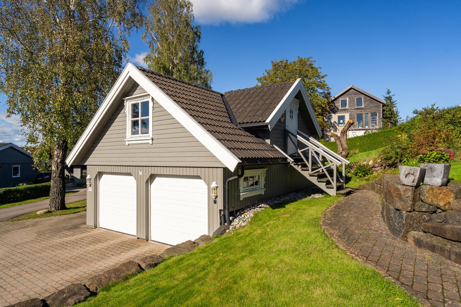 Garasje med stort oppbevaringsloft Galleribilde