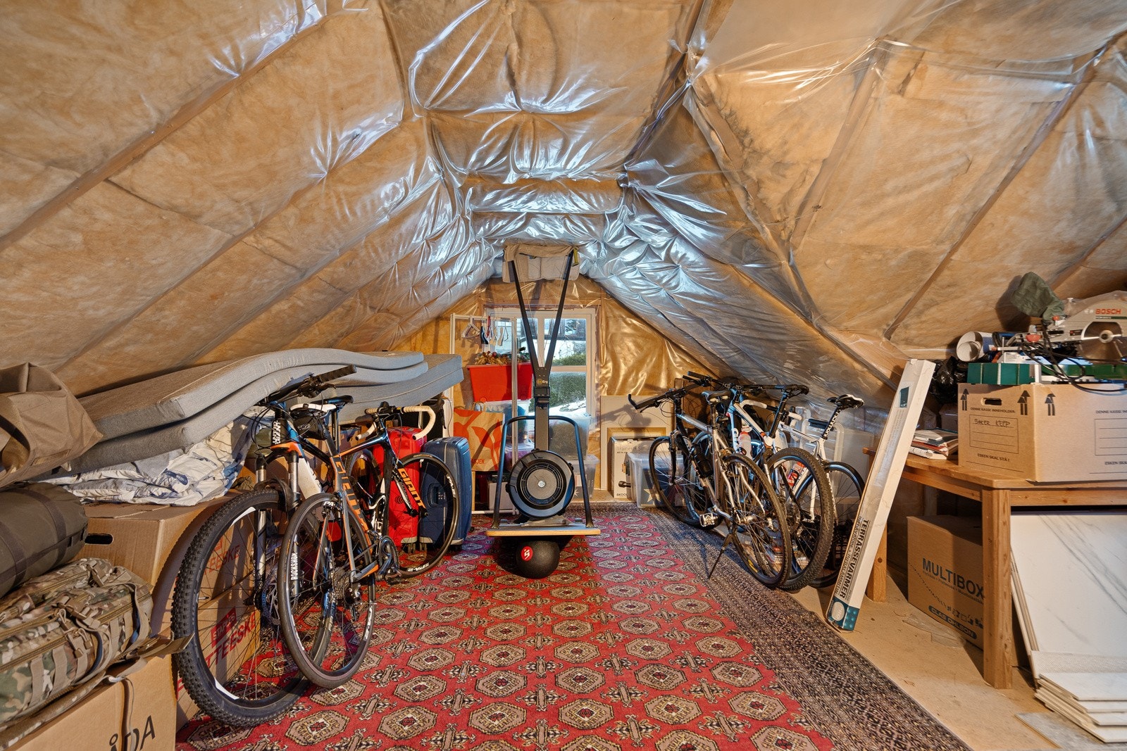 Oppbevaringsloft over garasjen Galleribilde