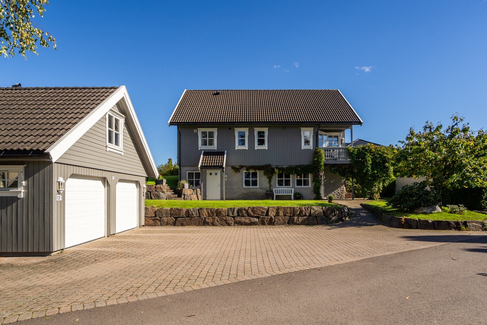 Stenlagt gårdsplass Galleribilde