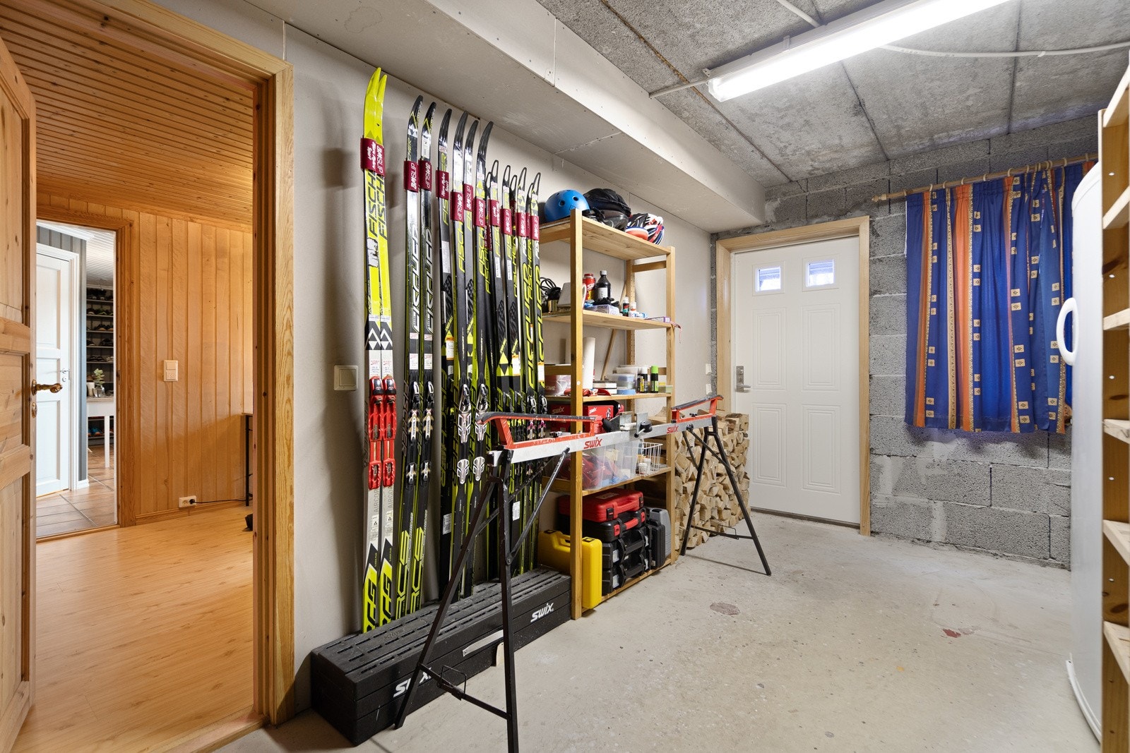 Bod med utgang til gårdsplass Galleribilde