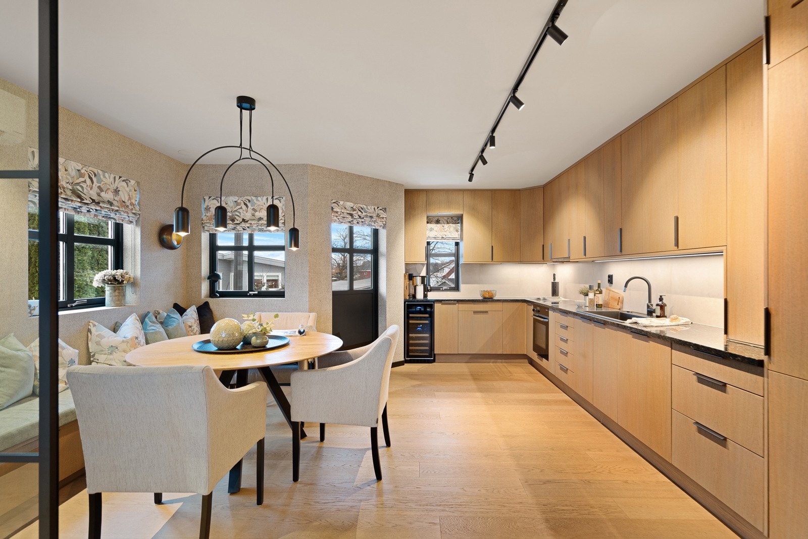 Nyere og meget velutstyrt kjøkken (2022) Galleribilde