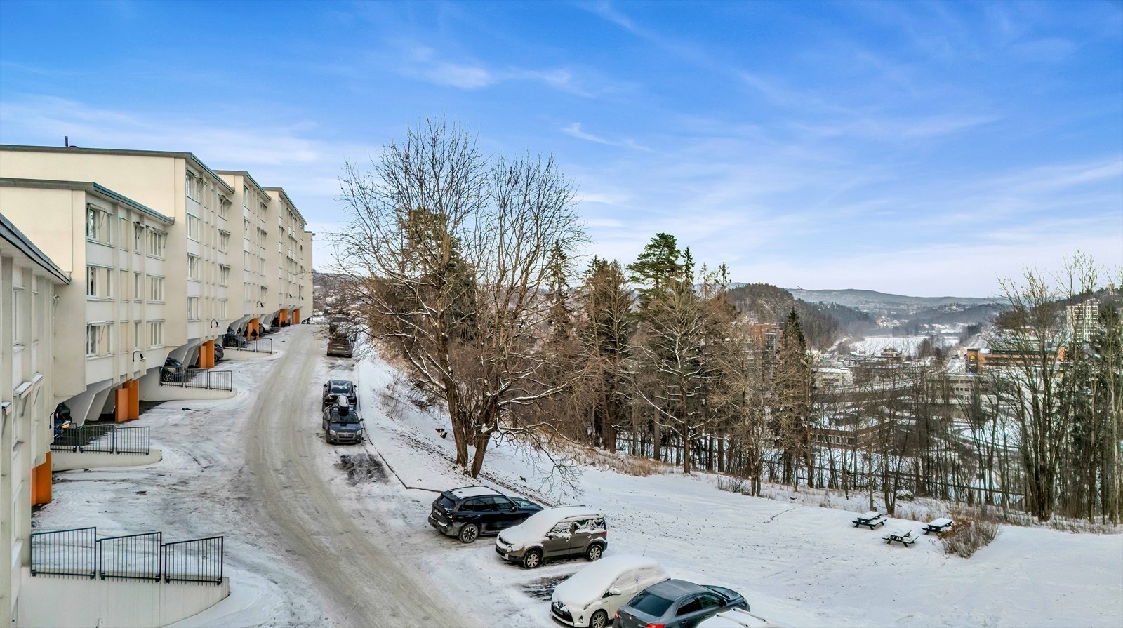 Sameiet ligger i et barnevennlig område med gangavstand til skoler, barnehager og offentlig transport. Galleribilde