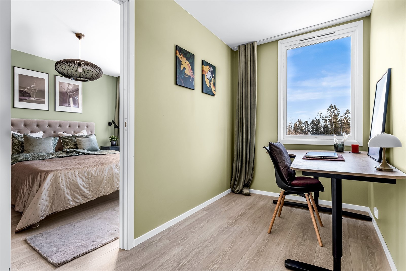 Rommet har dør direkte inn til hovedsoverommet. Galleribilde