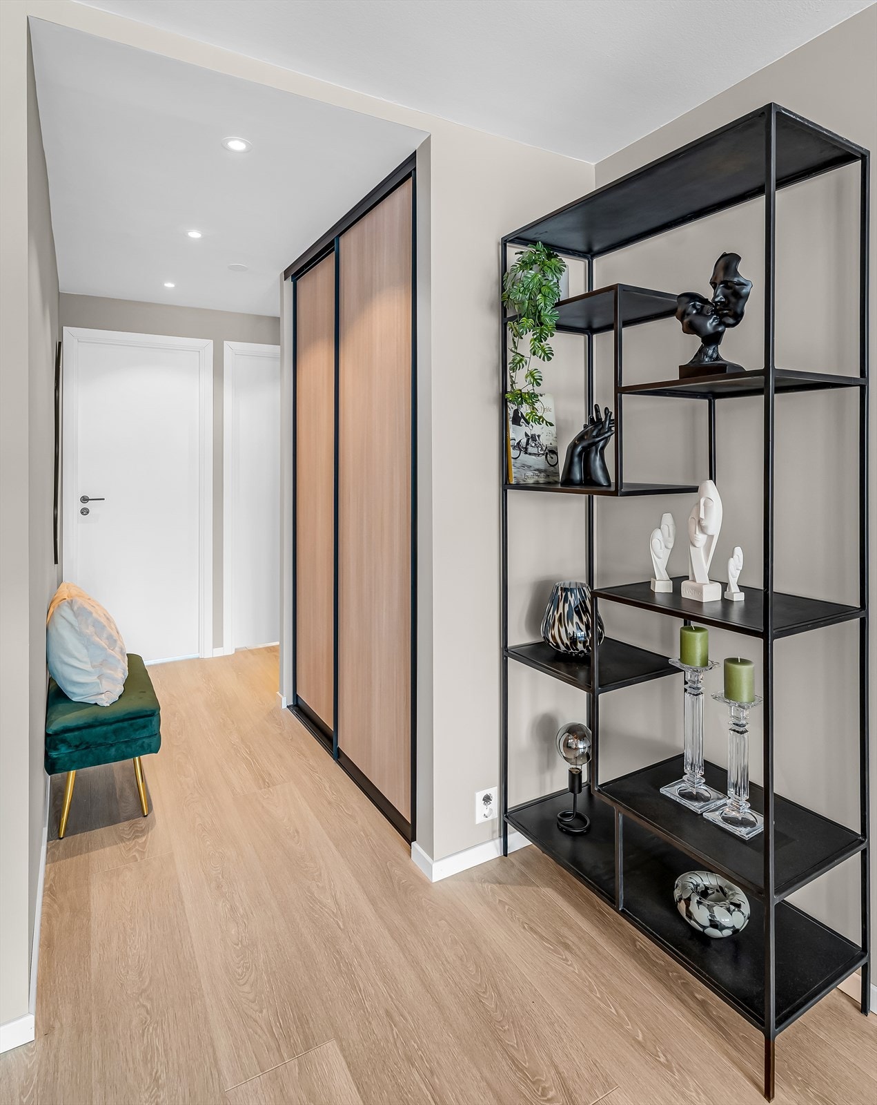 Entrèen gir et ryddig og velkommende førsteinntrykk. Galleribilde