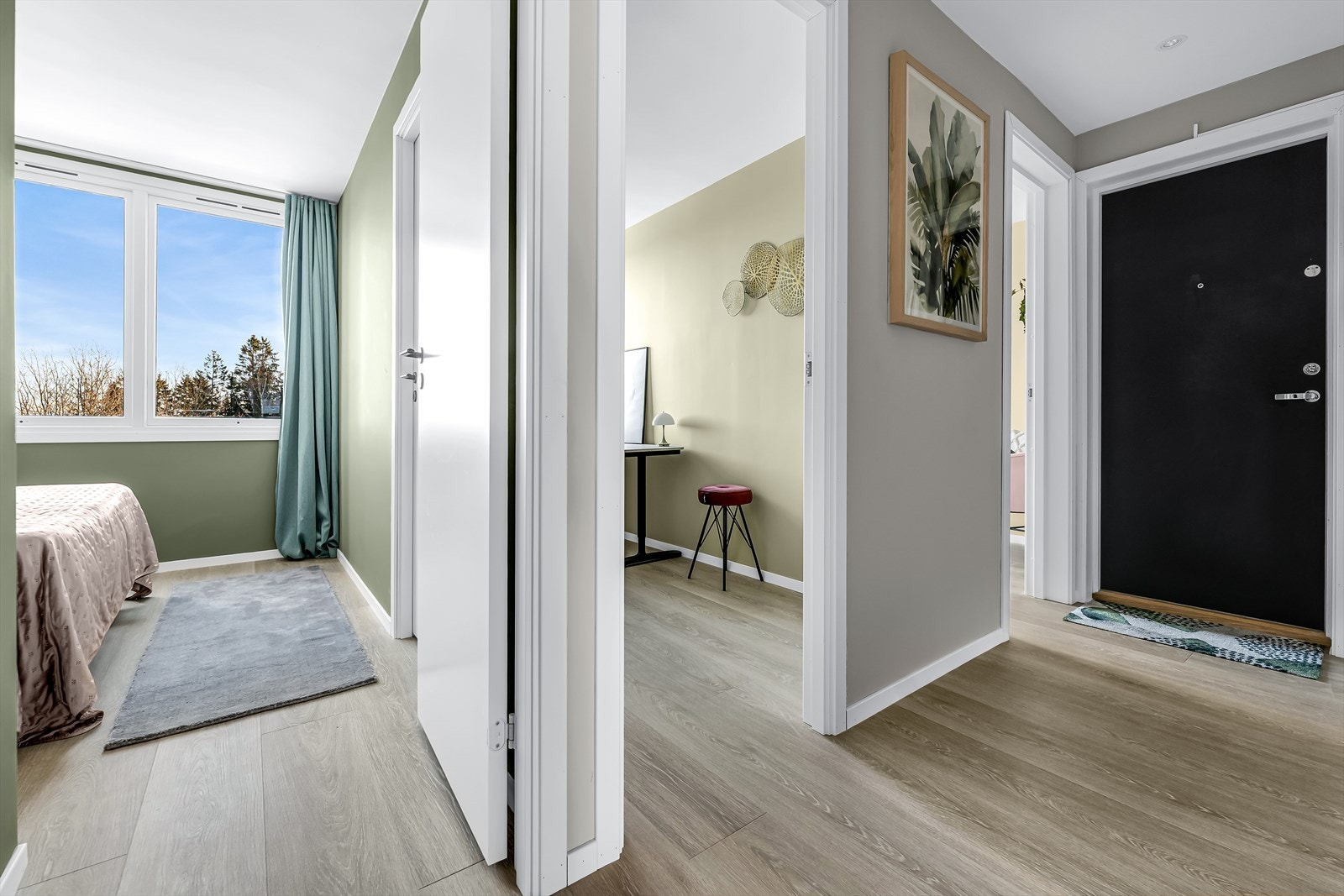 Et nytt soverom er etablert der det tidligere kjøkkenet var, ved at veggen er flyttet slik at rommet ligger på linje med to av de øvrige soverommene. Galleribilde