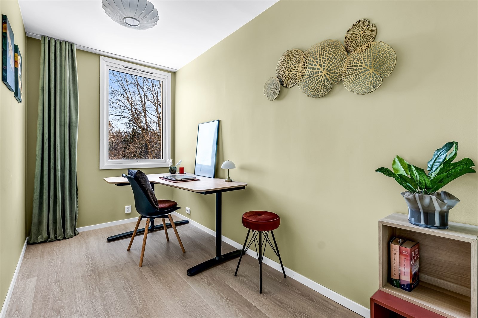 Soverom tre er et lyst og trivelig rom. Perfekt for barnerom eller kontor. Galleribilde