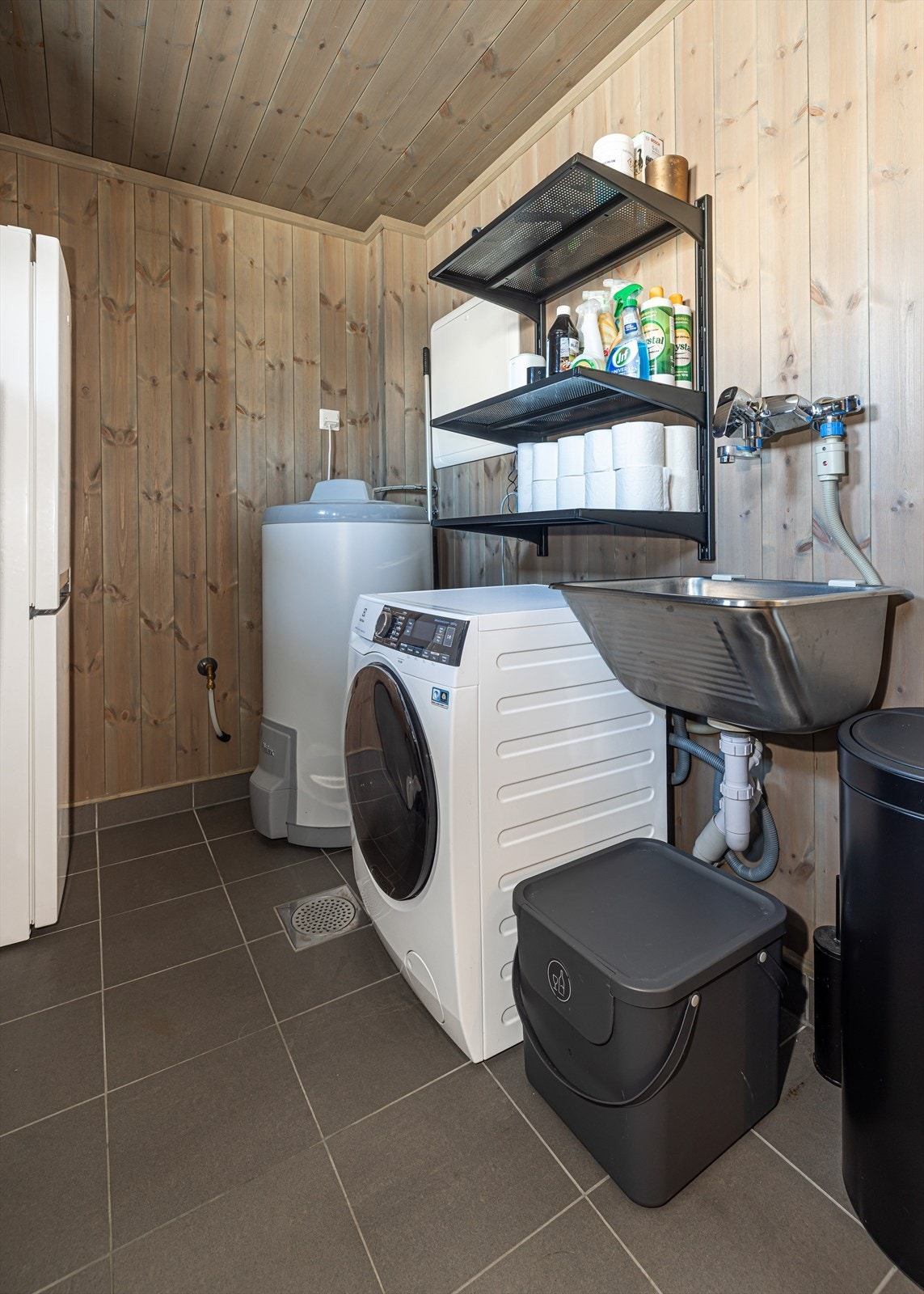 Praktisk vaskerom med varmekabler Galleribilde