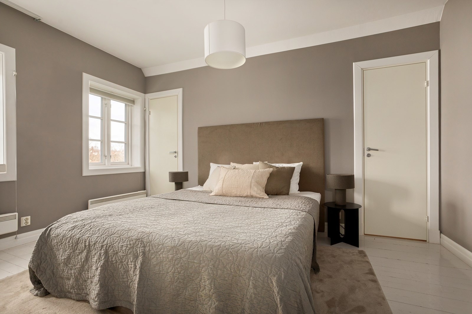 Lekkert hovedsoverom av generøs størrelse. Galleribilde