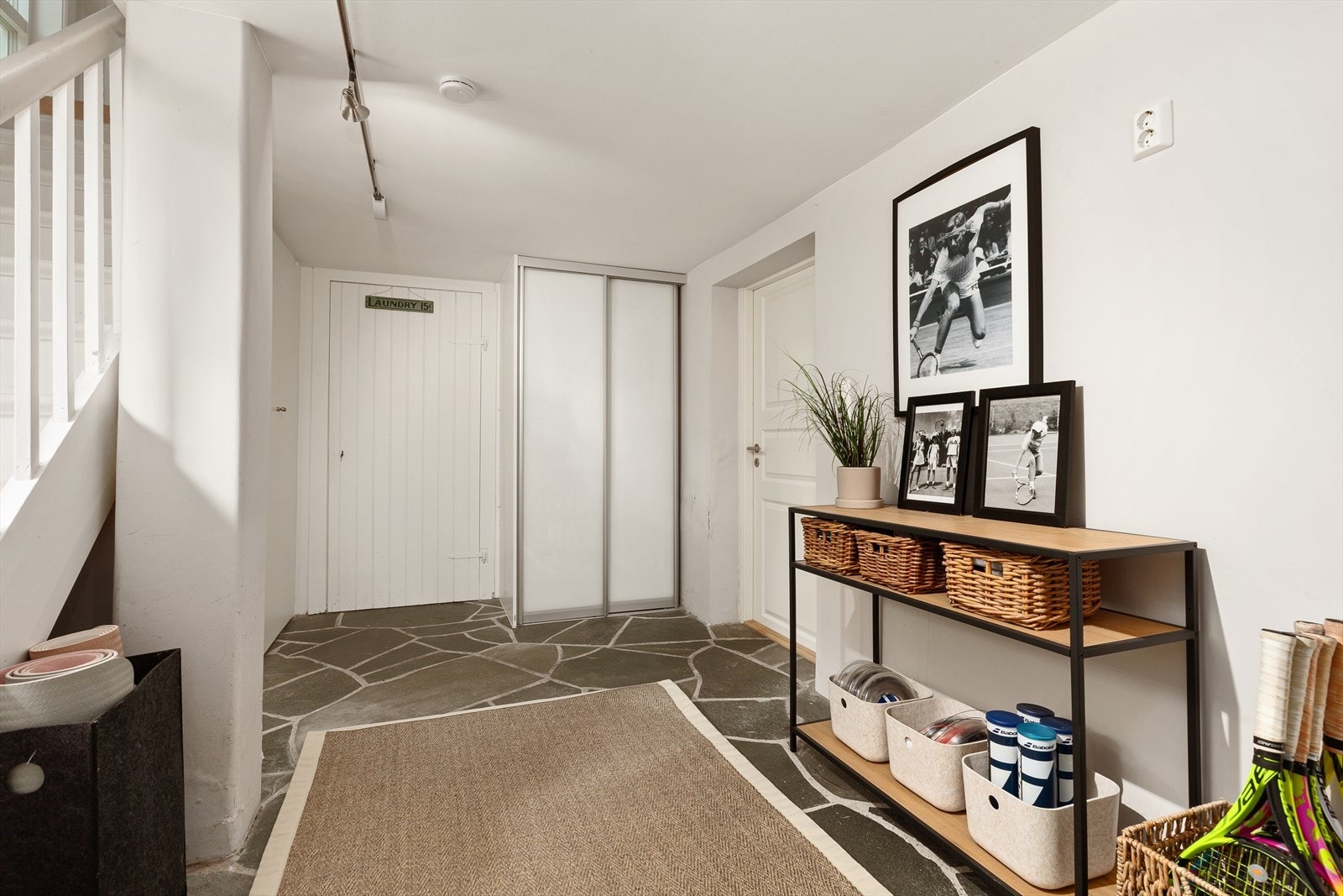 Mellomgang i underetasjen. Galleribilde