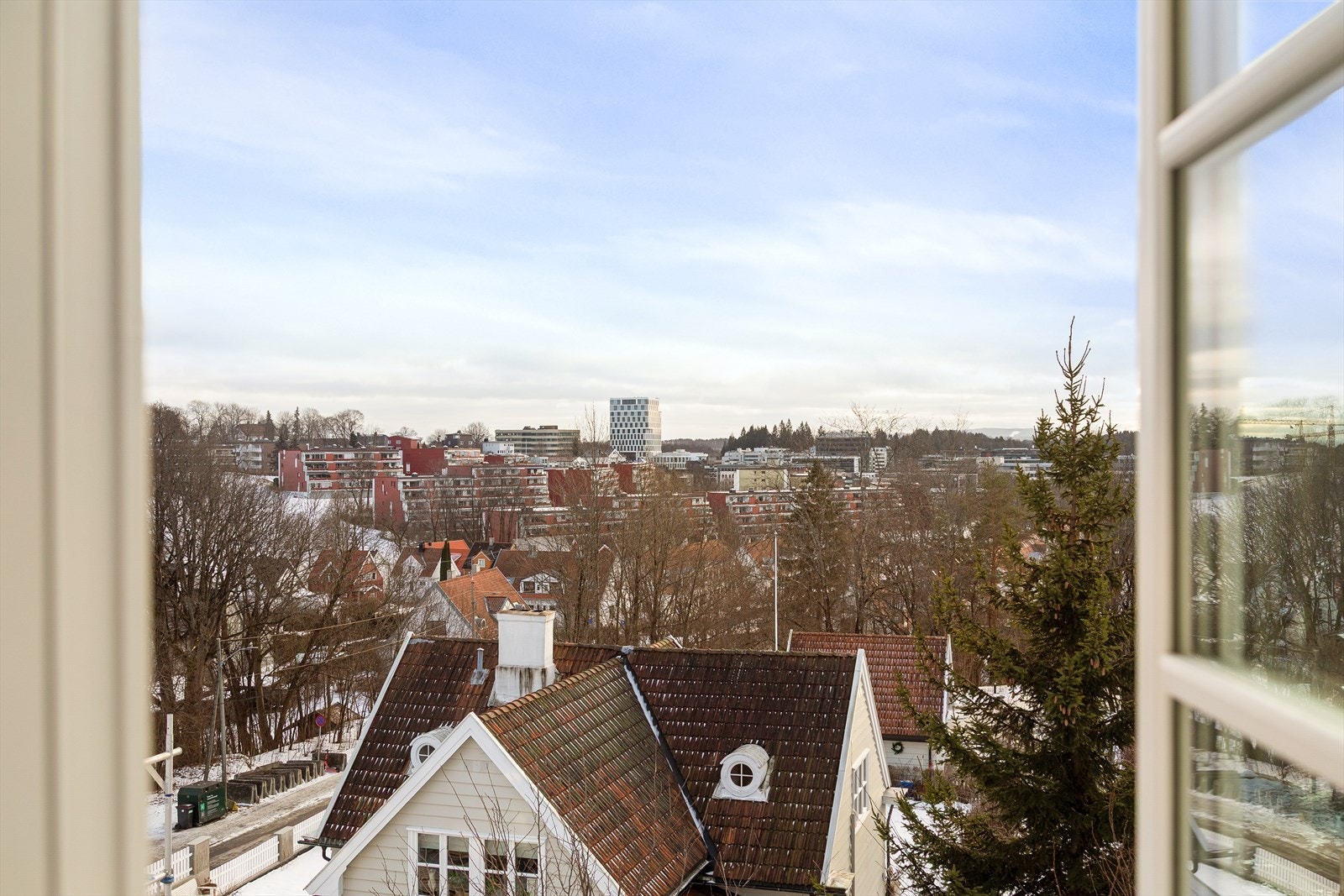 Luftig utsyn fra toppetasjen. Galleribilde