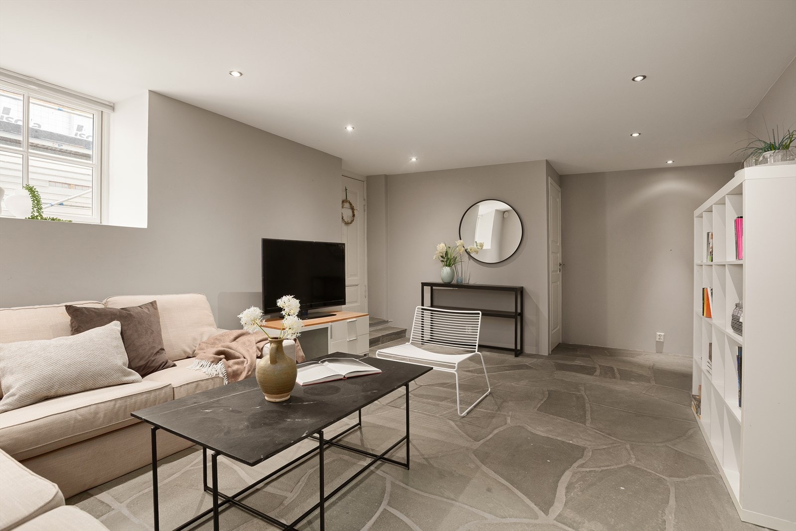 Stuen er enkel å møblere med alt av ønsket møblement. Galleribilde