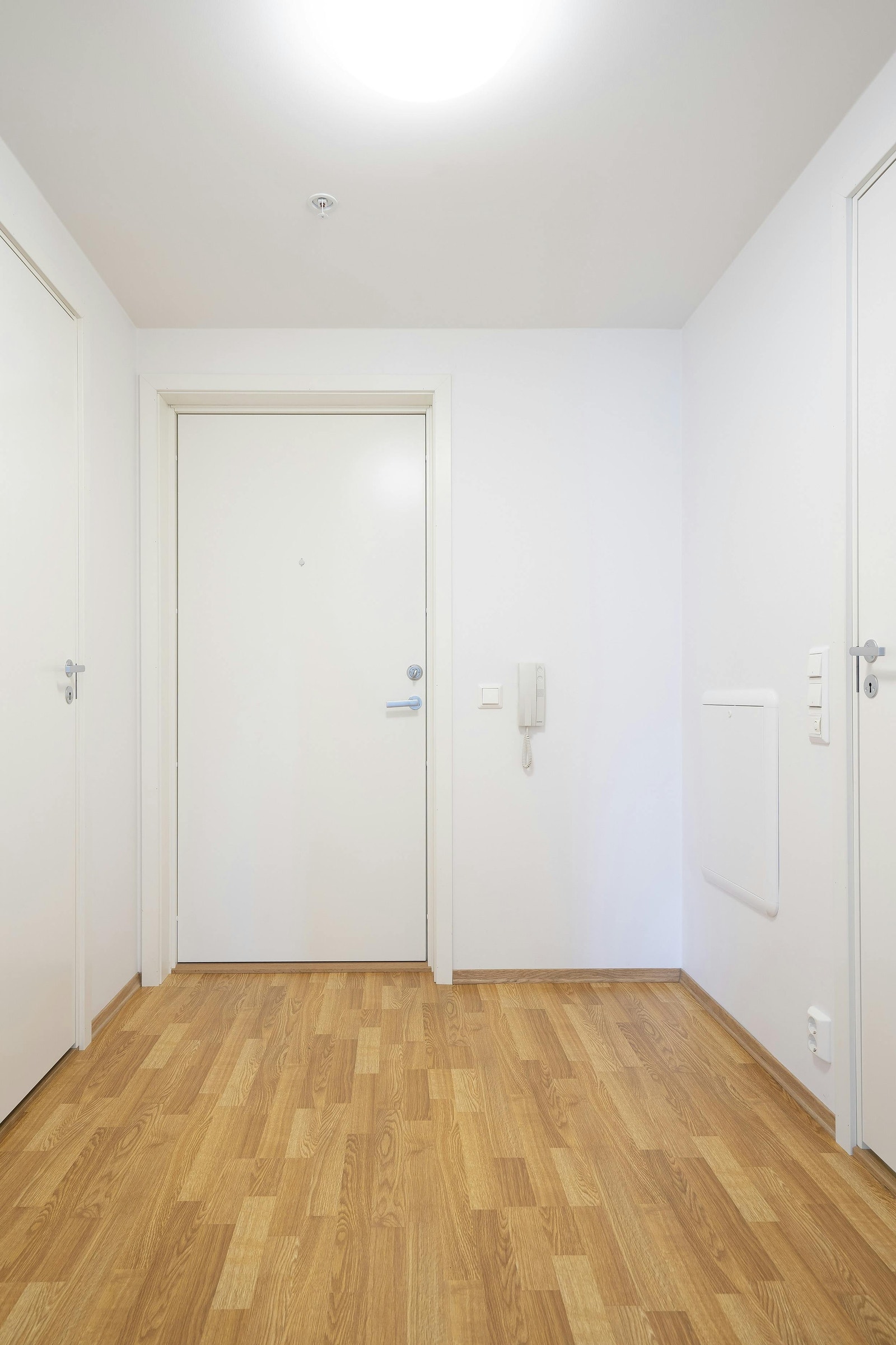 Gang med god plass til yttertøy Galleribilde