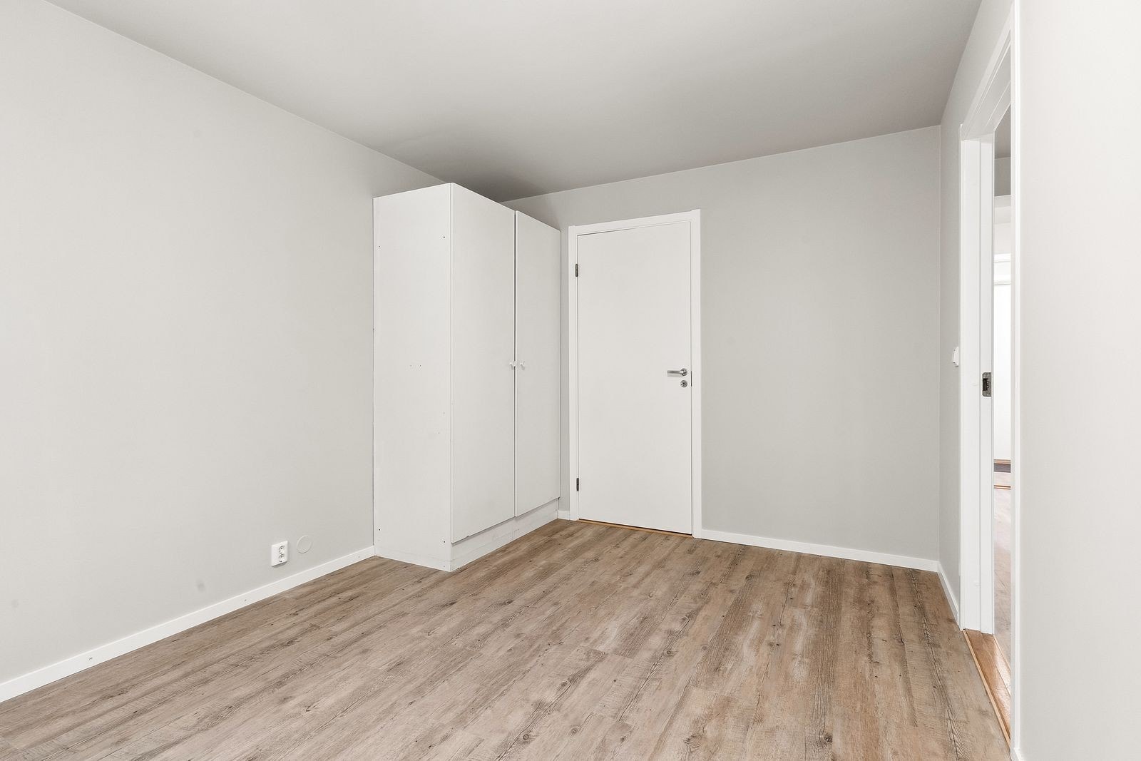 Soverom 1 - med tilgang til innvendig bod/garderoberom Galleribilde