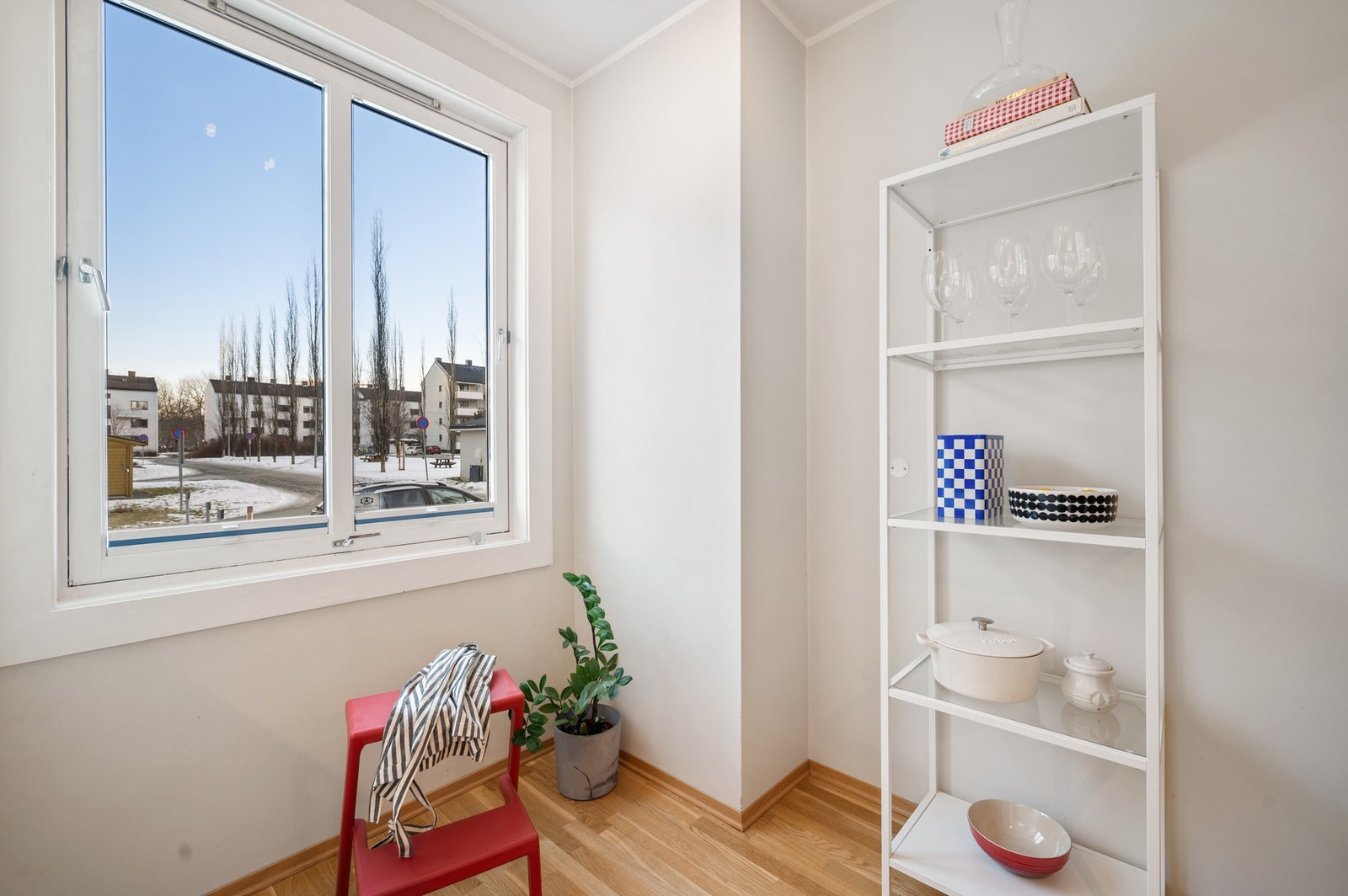 Kjøkkenet på 5,9 kvm gir god plass til både arbeidsflater og ønsket innredning. Galleribilde