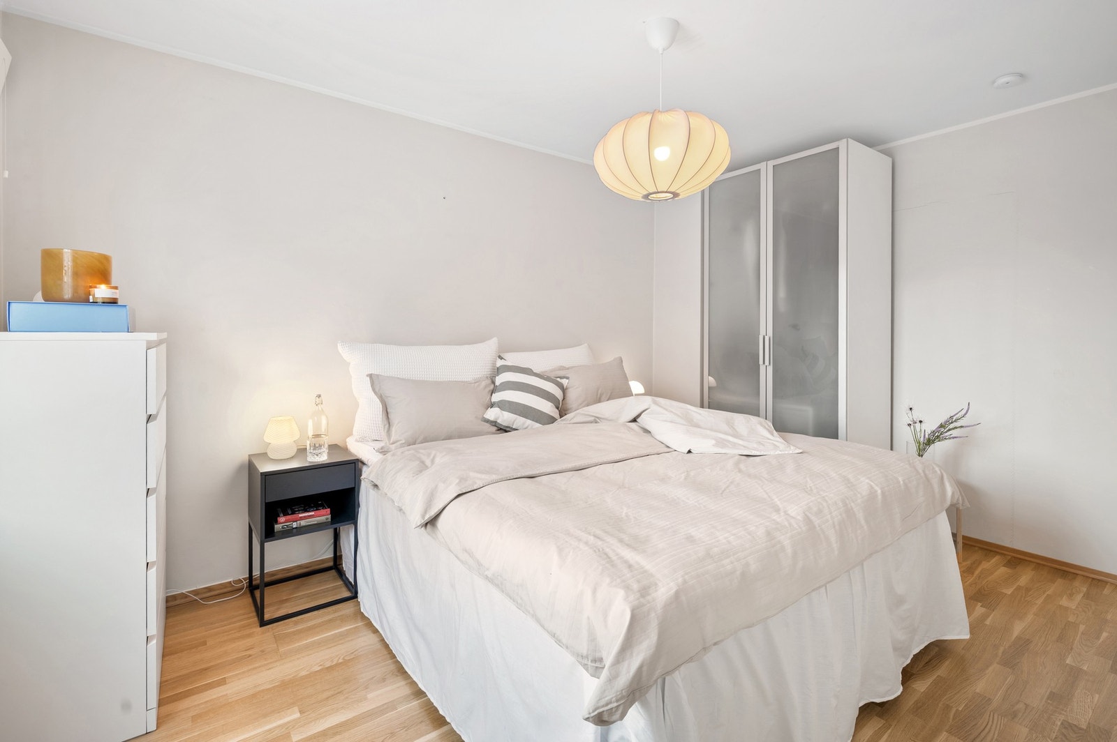 Her er det god plass til ønsket garderobe. Galleribilde