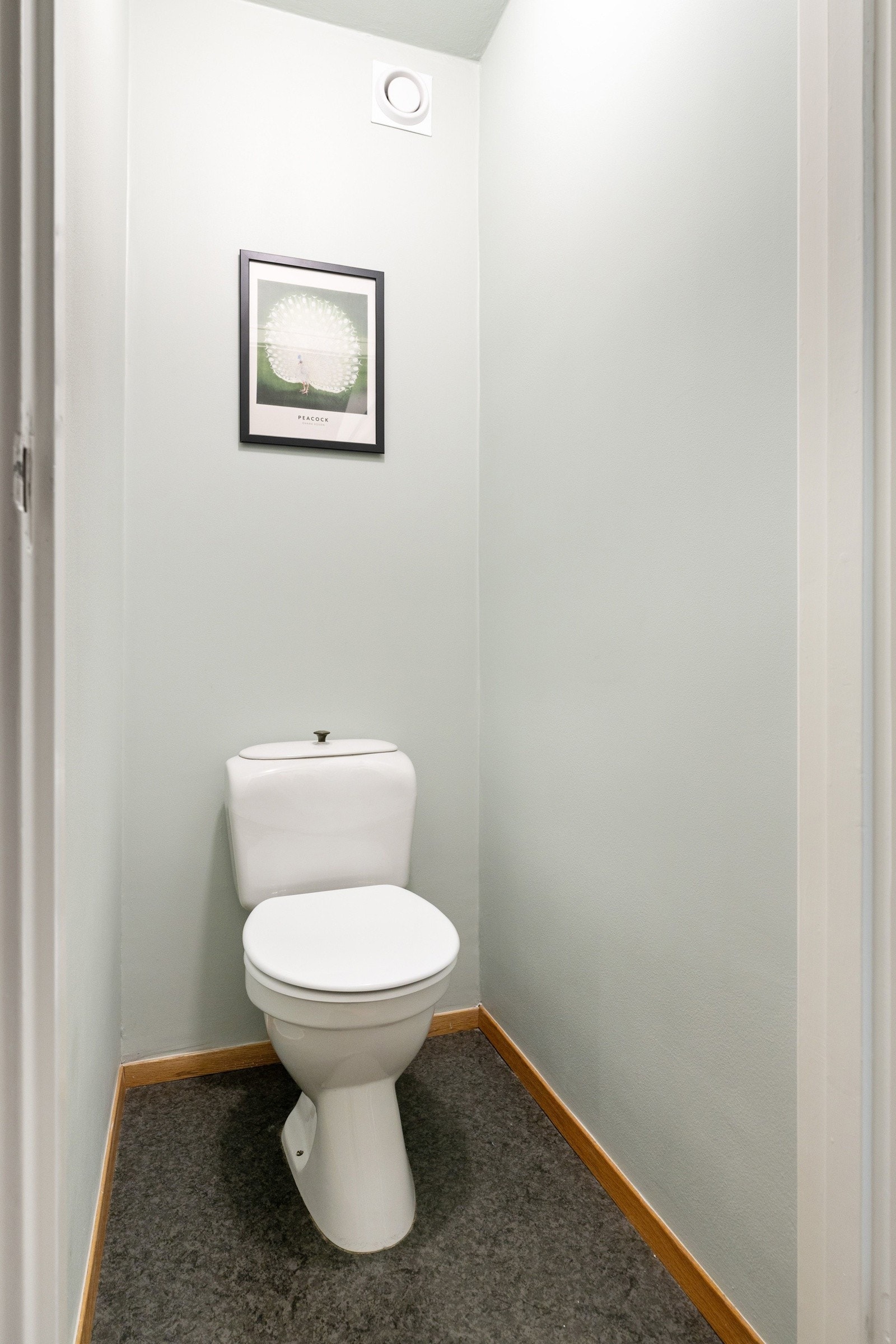 I tilknytning til baderommet er det et separat toalettrom. Galleribilde