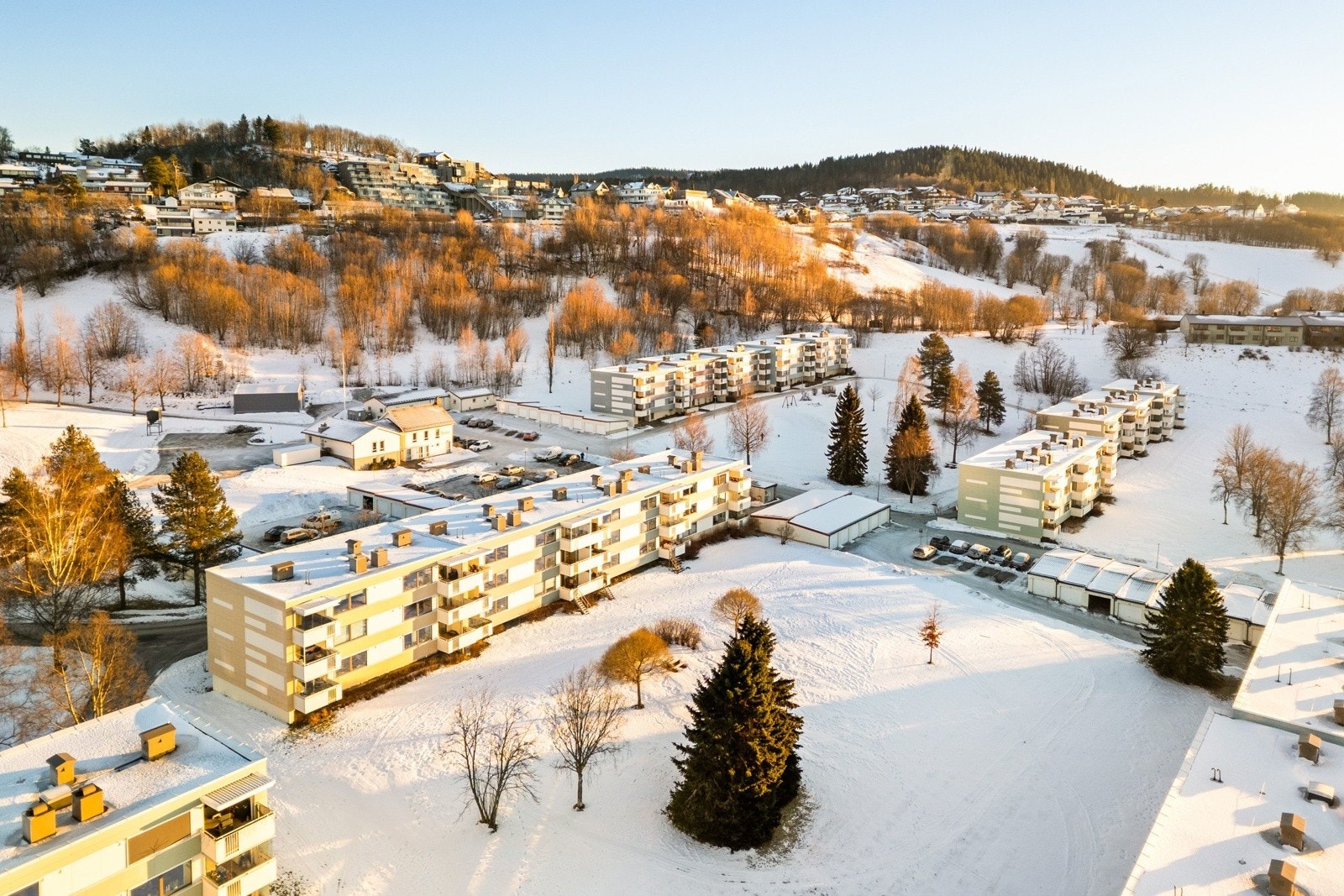 Leiligheten ligger i populære Othilienborg borettslag, som er et veletablert boligområde med store, grønne fellesarealer. Galleribilde