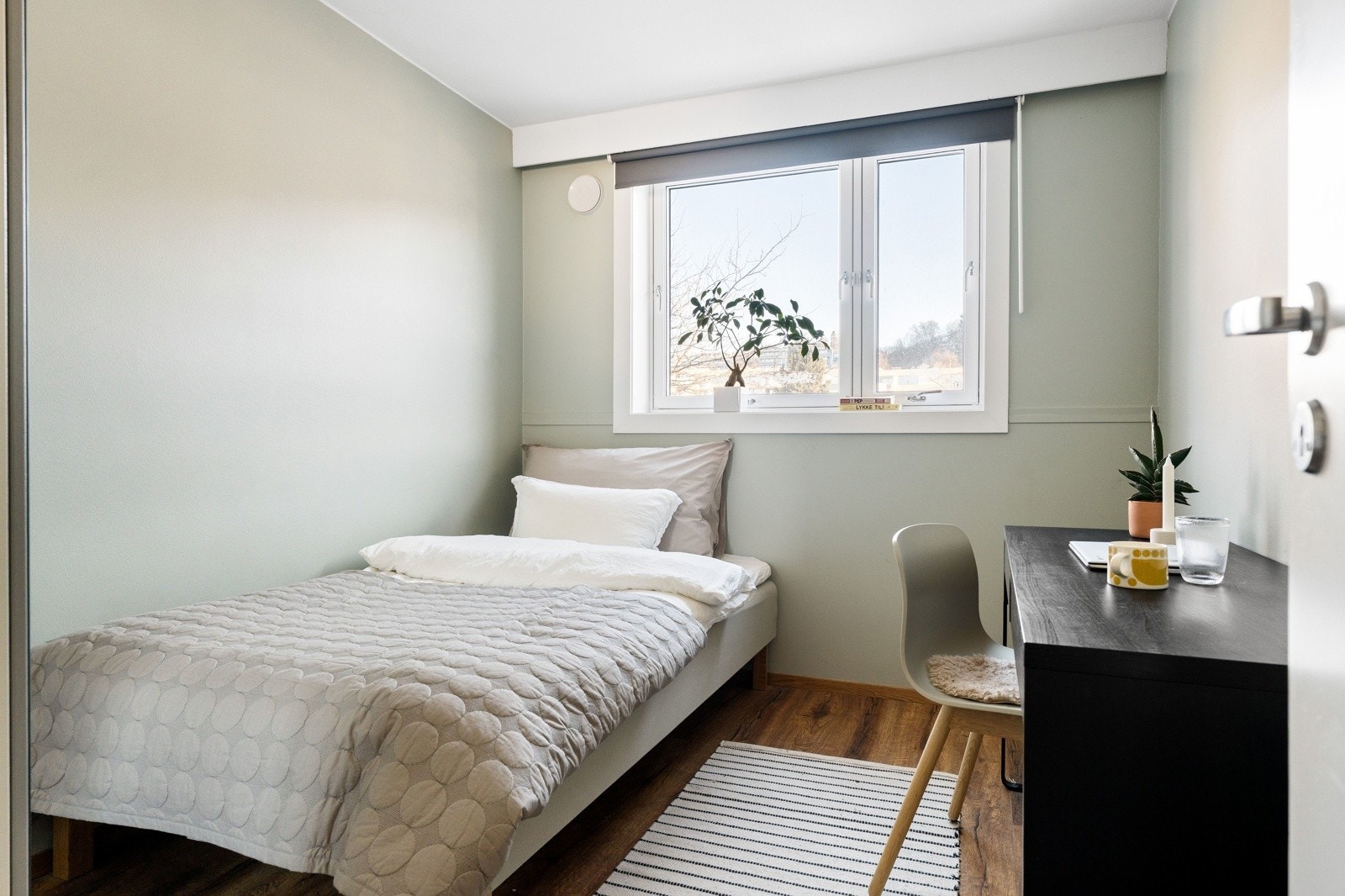 Lyst og hyggelig soverom på 8 kvm. Galleribilde