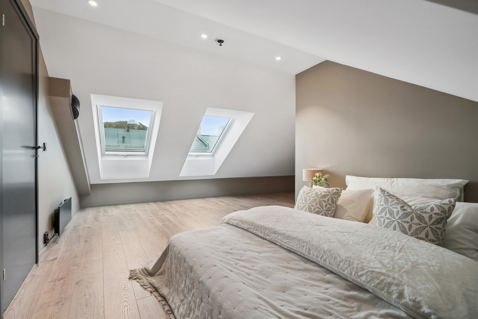 Det er tre romslige soverom i leiligheten - Galleribilde