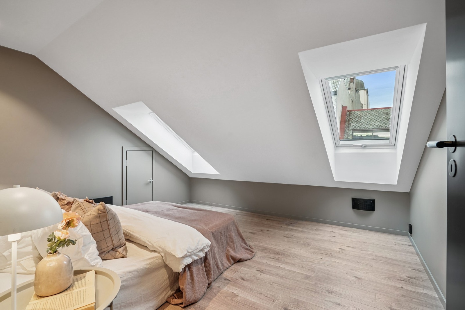 Det er persienner som er medfølgende på takvinduene. Galleribilde