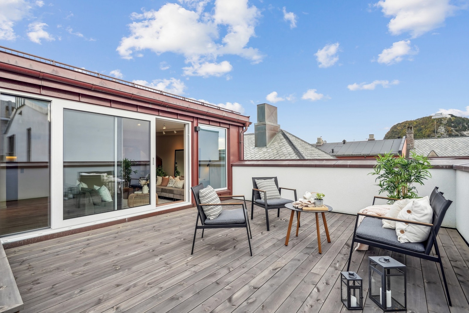 - med en privat takterrasse på ca. 34 kvm! Herfra kan man nyte ypperlige sol- og utsiktsforhold. Galleribilde