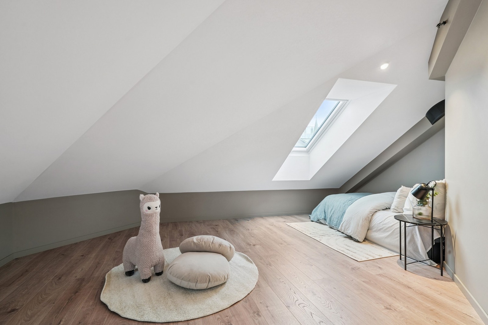 Også det siste soverommet har en behagelig størrelse med god plass til dobbeltseng og tilhørende møblement. Galleribilde