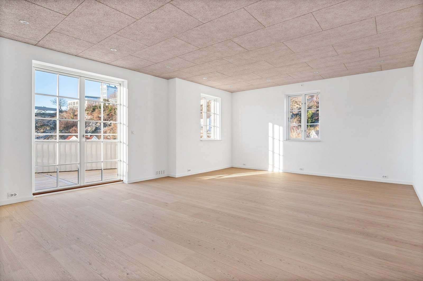 Stuens størrelse gir gode muligheter for innredning Galleribilde