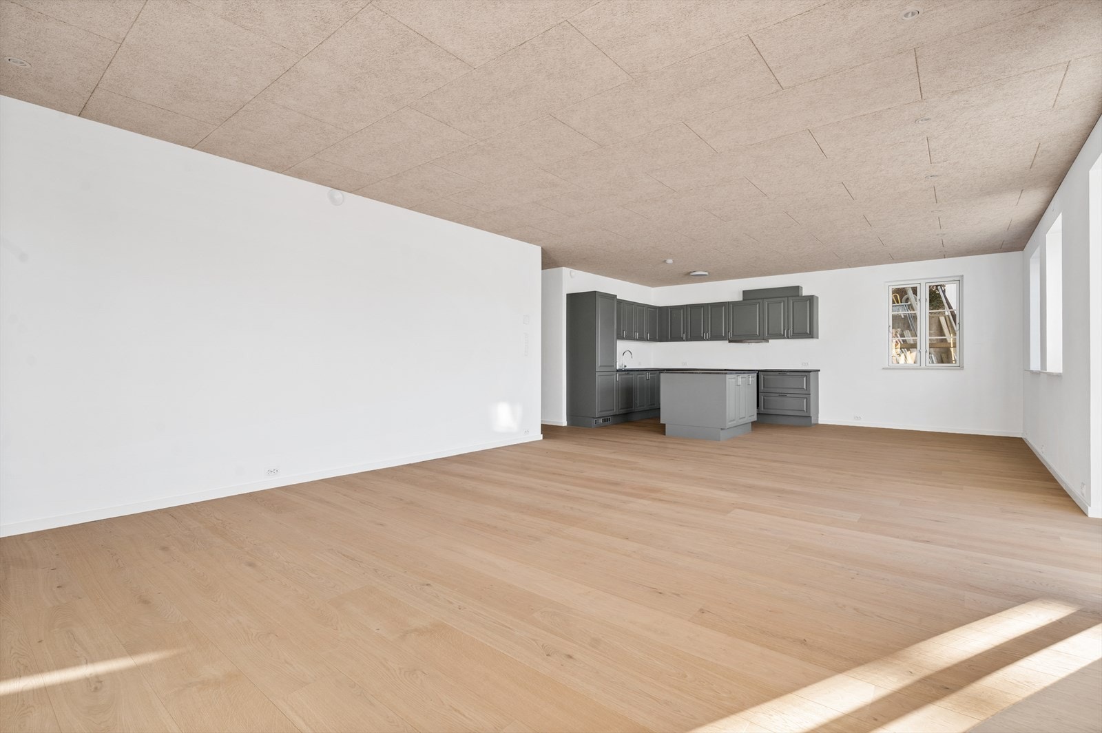 Stue og kjøkken i åpen løsning Galleribilde