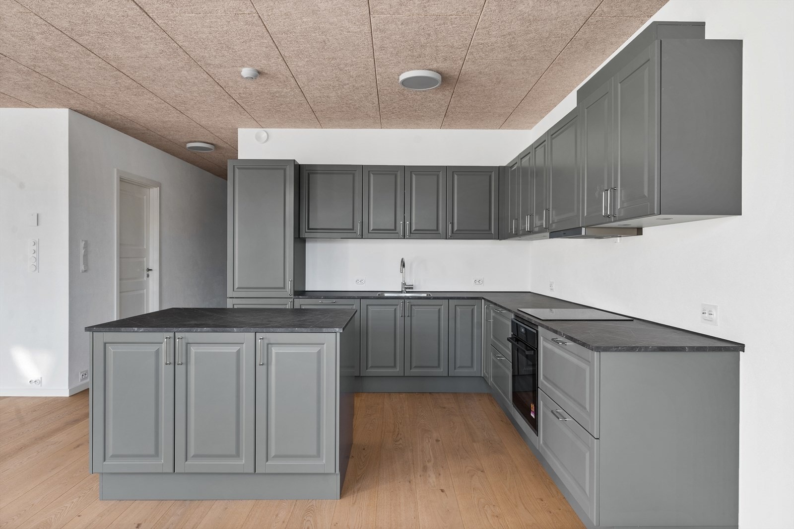 Kjøkkeninnredning fra HTH med integrerte hvitevarer fra kvalitetsleverandører Galleribilde