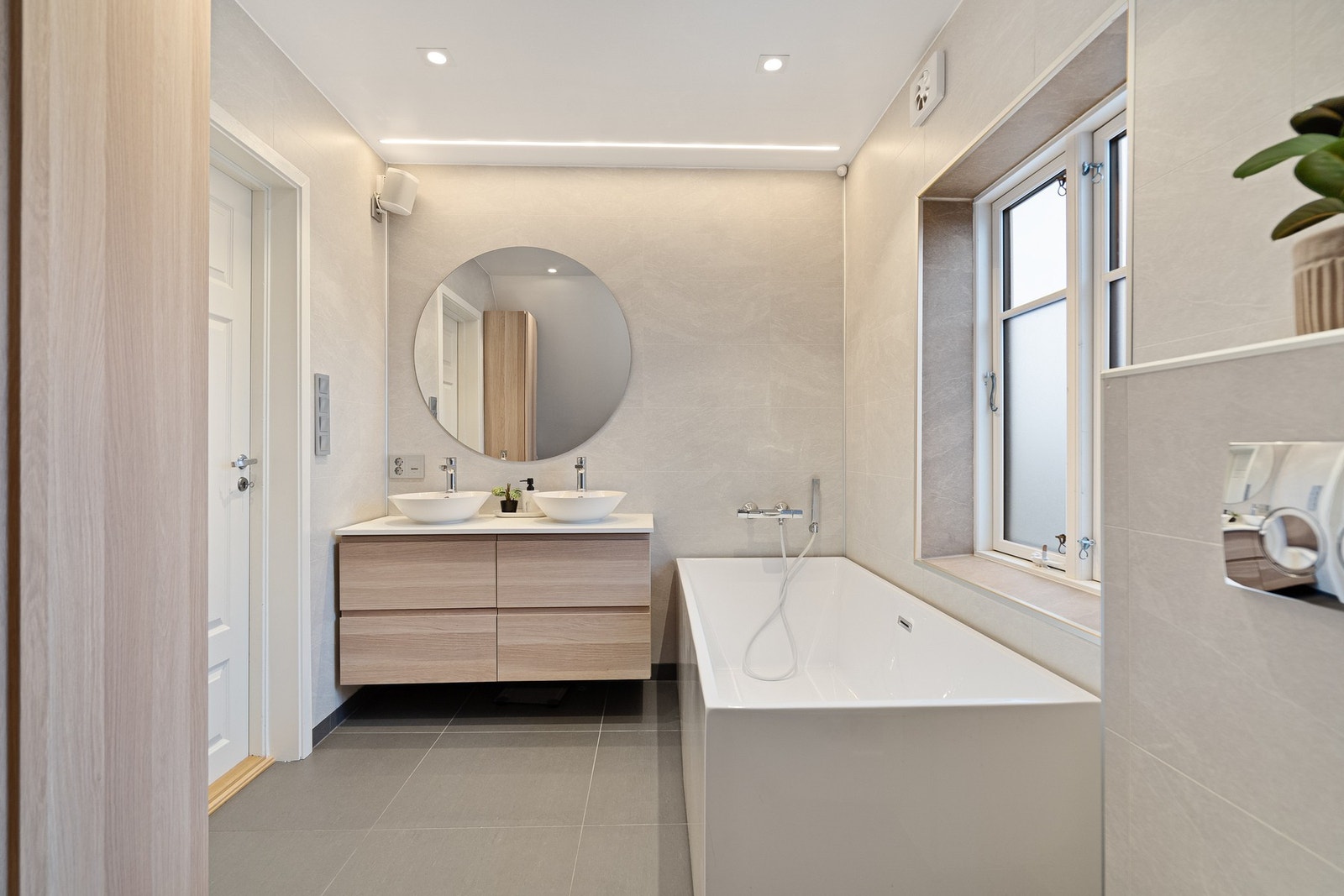 Supert baderom i denne etasjen - totalrenovert i 2019 Galleribilde