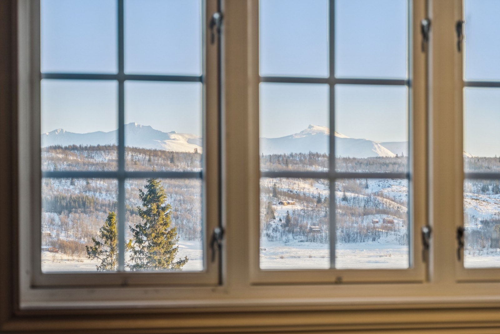 Utsikt mot Sylan fra loftstuen. Galleribilde