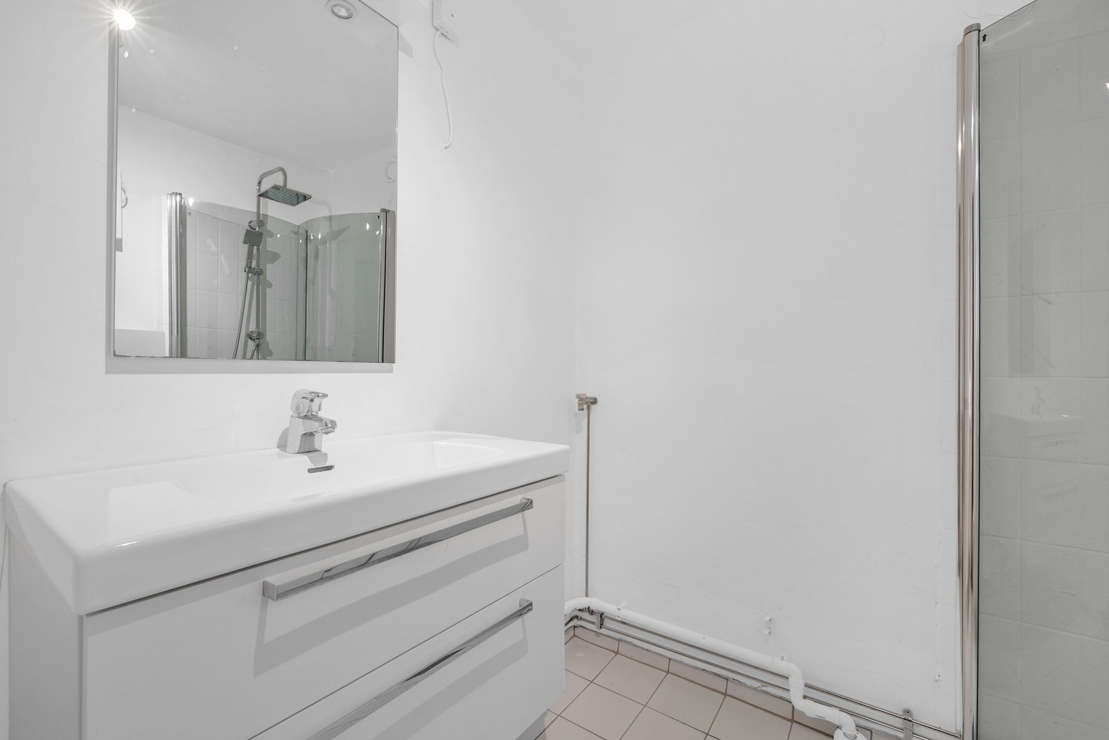 Det er opplegg for vaskemaskin, noe som gir en praktisk og funksjonell hverdag. Galleribilde