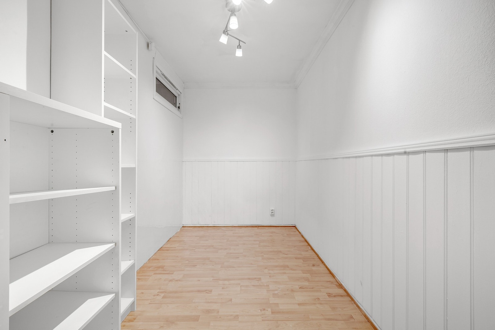 Dette arealet kan enkelt tilpasses etter eget behov - enten som soveplass, hjemmekontor, lesekrok eller annen ønsket funksjon. Galleribilde