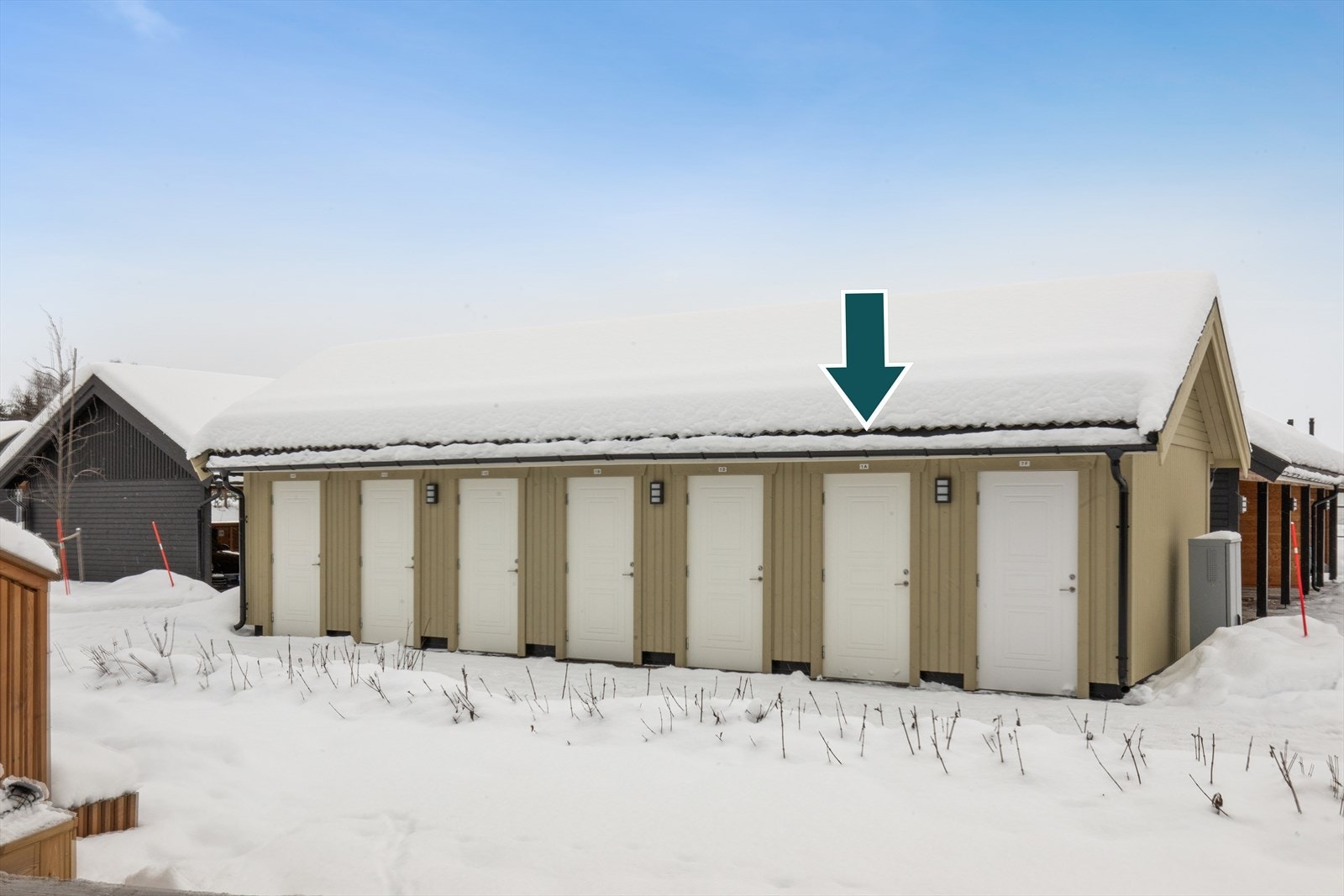 Leiligheten har både en innvendig og en utvendig sportsbod. Galleribilde