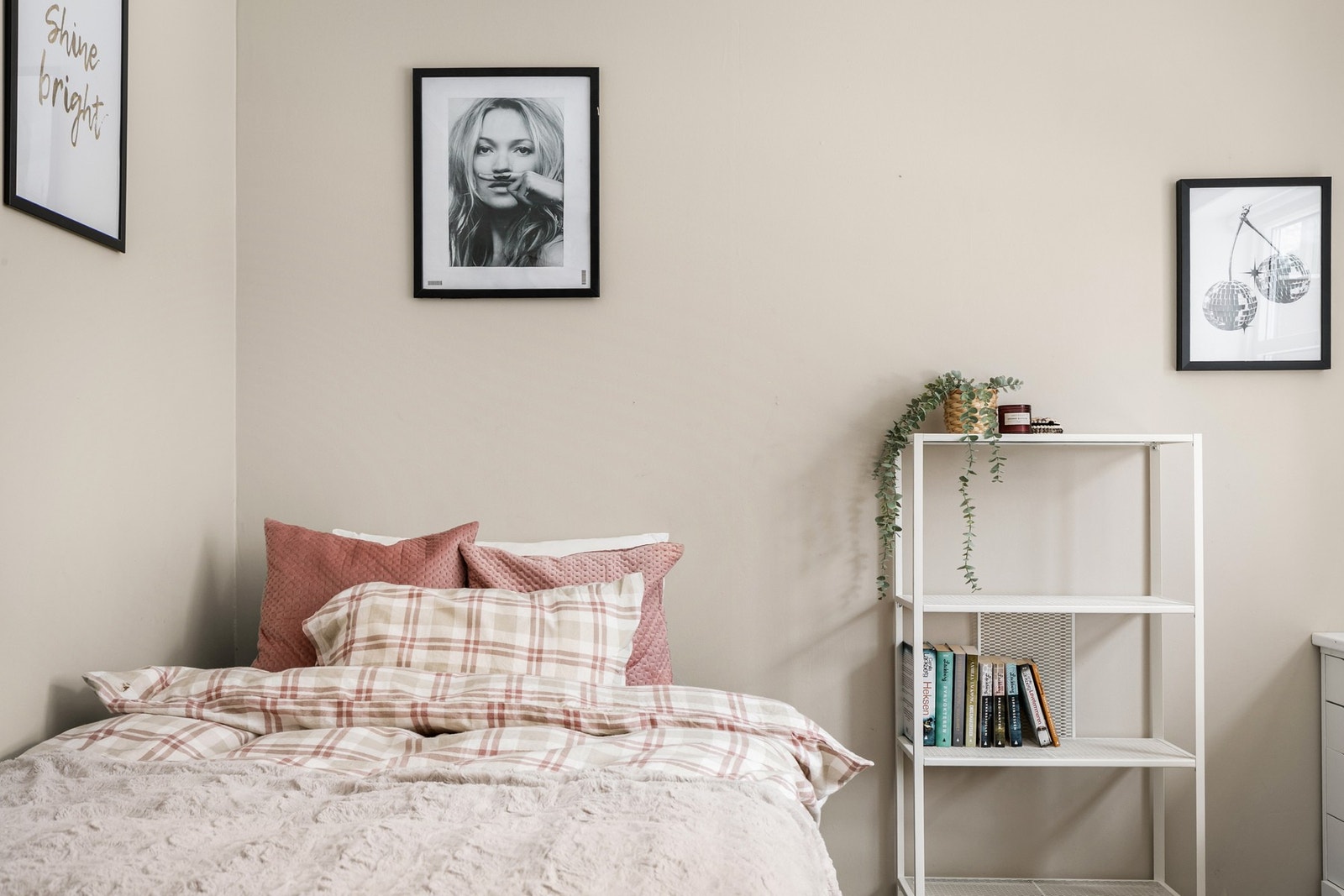 Perfekt ungdoms-rom. Galleribilde