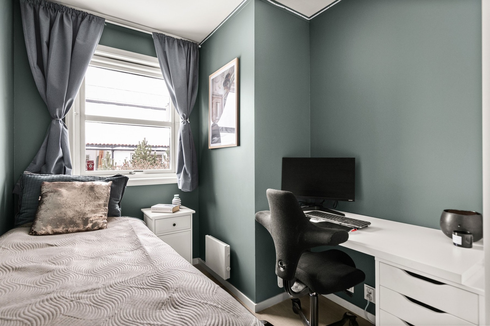 Dette rommet er oppført som vaskerom, men benyttes som gjesterom/kontor. Galleribilde