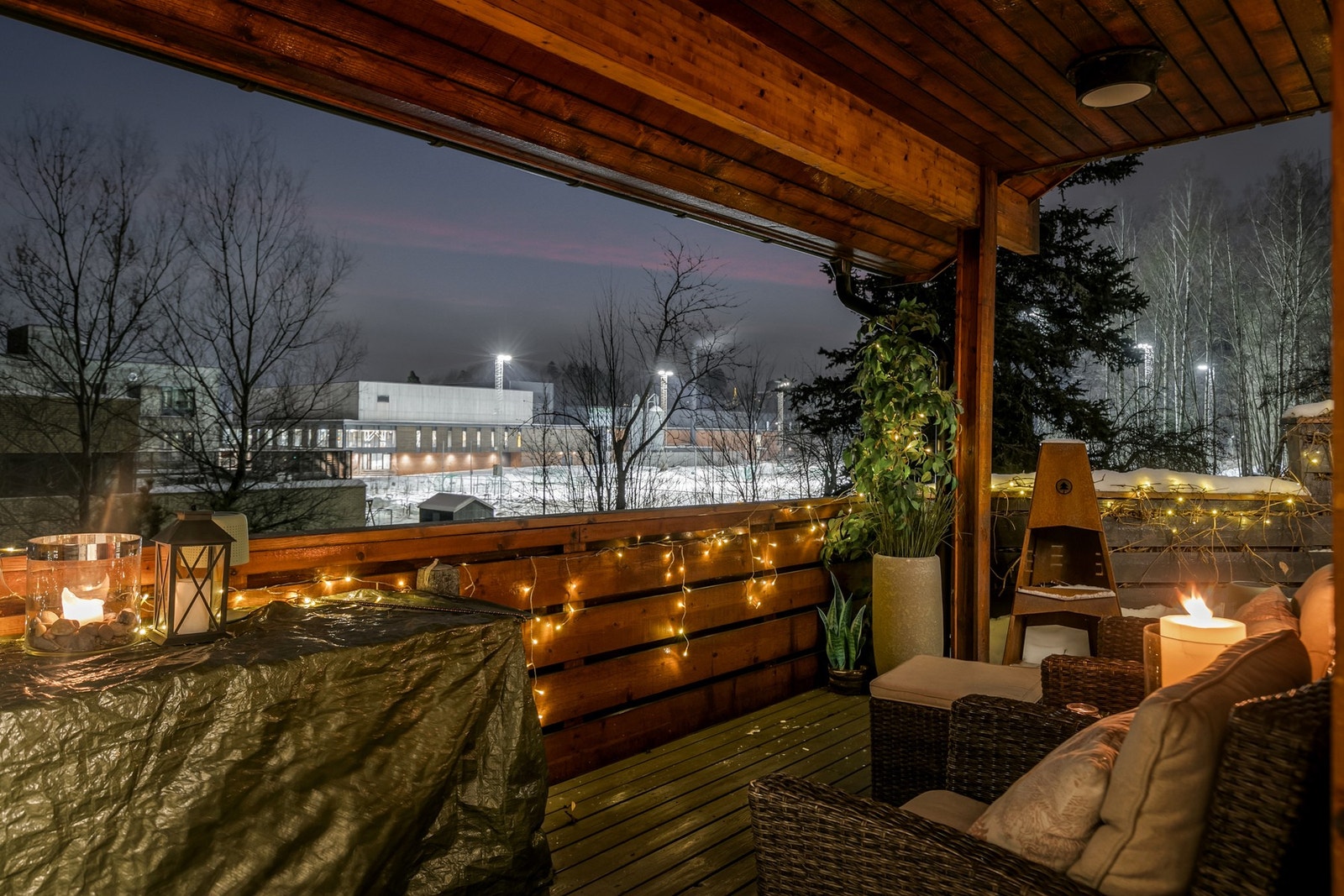 Balkongen gir en fin forlengelse av oppholdsrommet i sommerhalvåret. Galleribilde