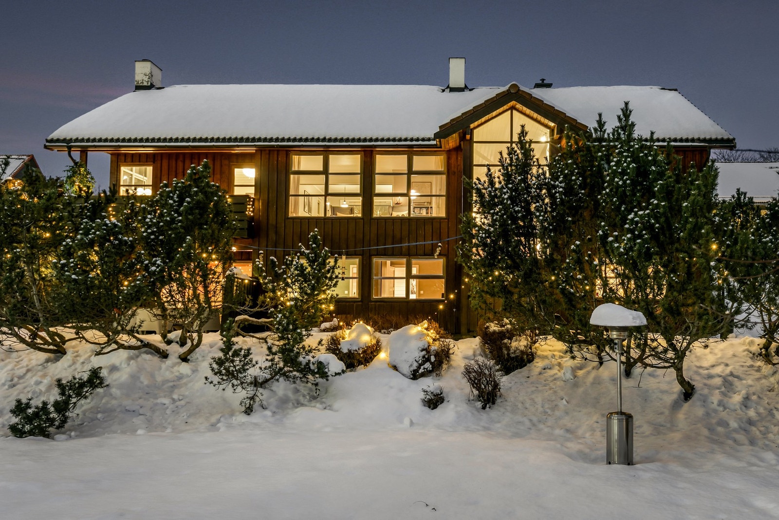Enebolig beliggende høyt og fritt i et veletablert boligområde på Øvre Bleiker Galleribilde