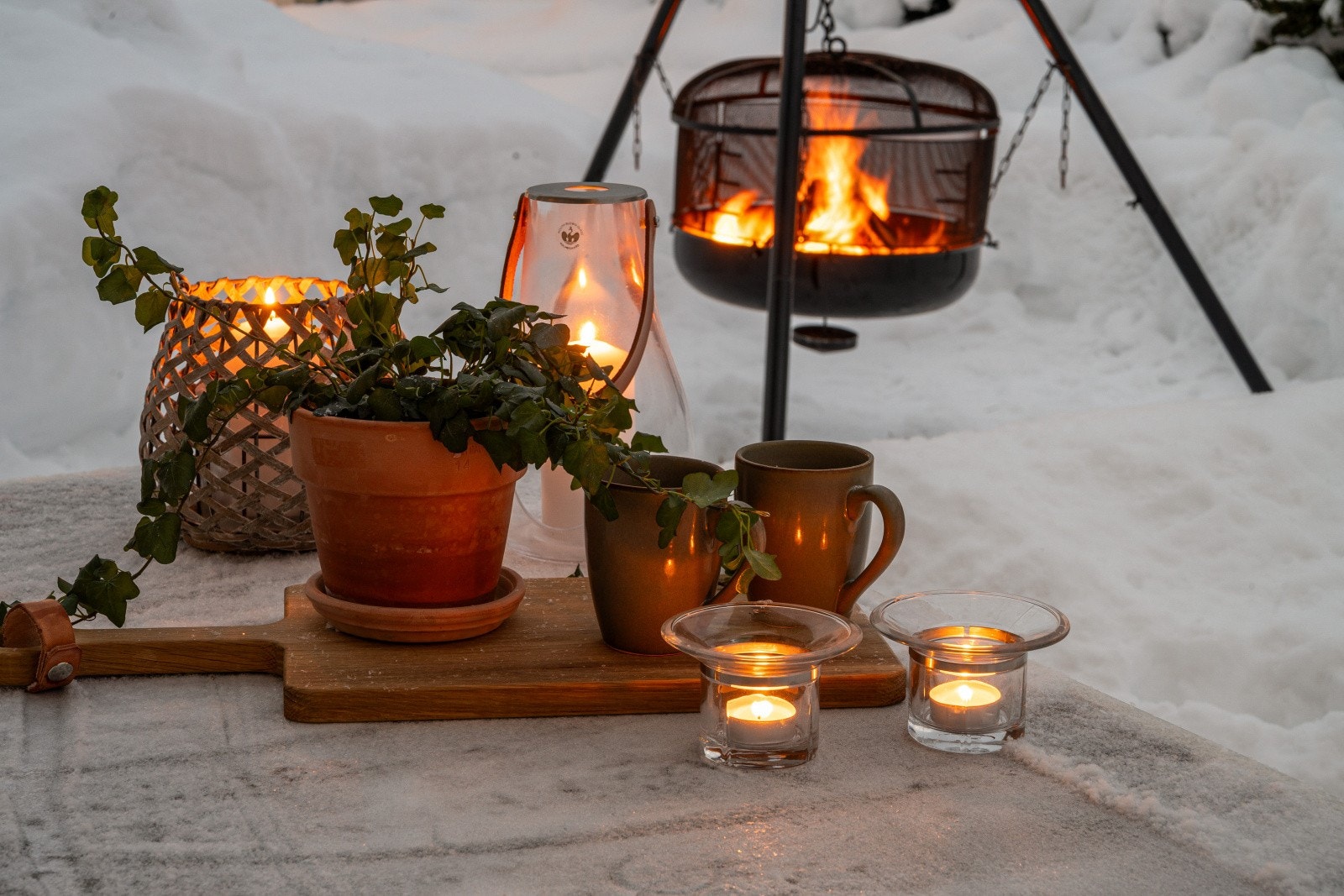 Bålpanne skaper god stemning på kveldstid. Galleribilde