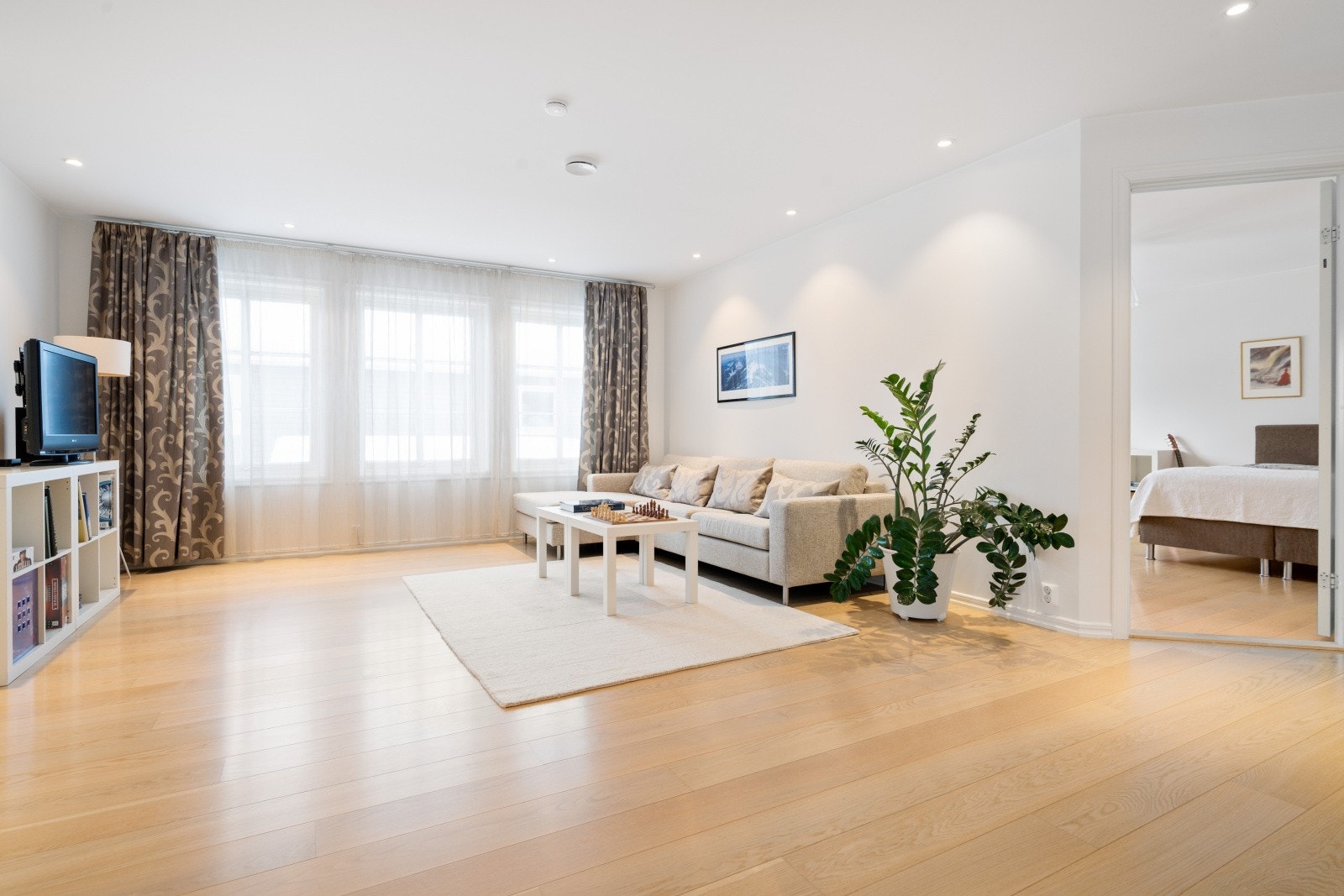 Opp i boligens 2.etasje er det 4 romslige soverom og denne koselige loftsstuen. Galleribilde