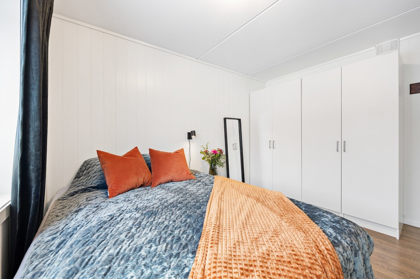 Hovedsoverommet har god plass til dobbeltseng og garderobeskap. Galleribilde