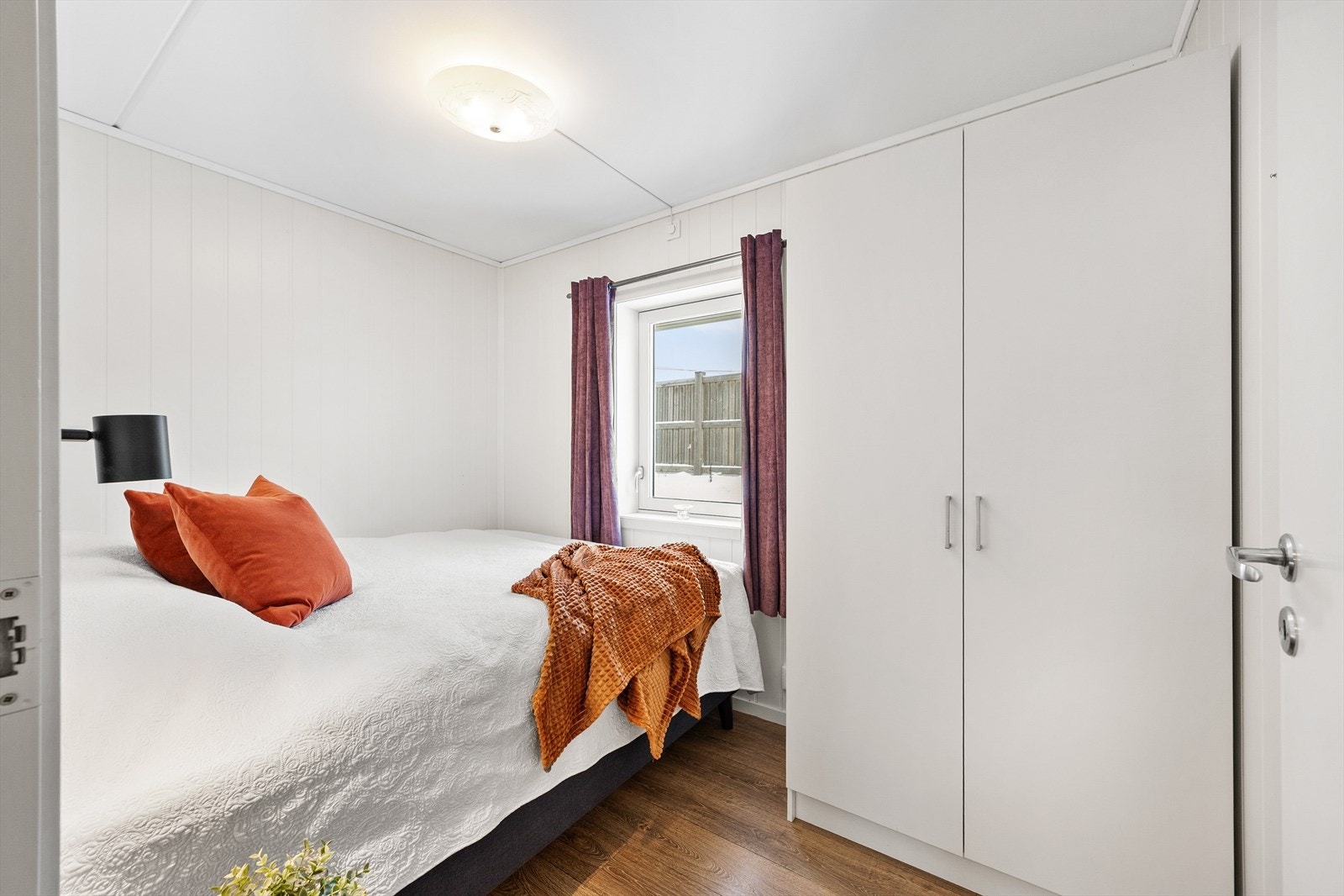 Det andre soverommet har god plass til tilhørende møblement. Galleribilde