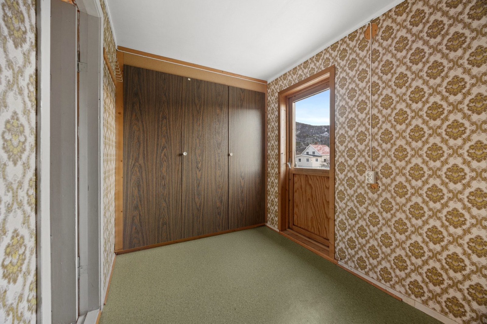 Soverom - ca. 6,5 kvm. Utgang til takterrasse. Galleribilde