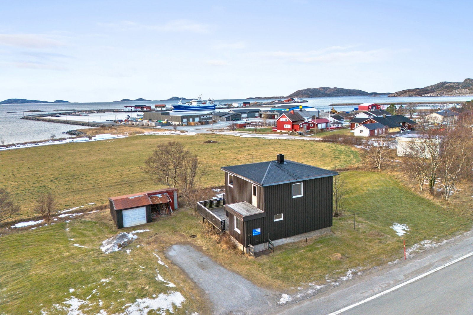 Velkommen til Strandaveien 186, presentert av EiendomsMegler1 v/ Magnus Aasland. Galleribilde