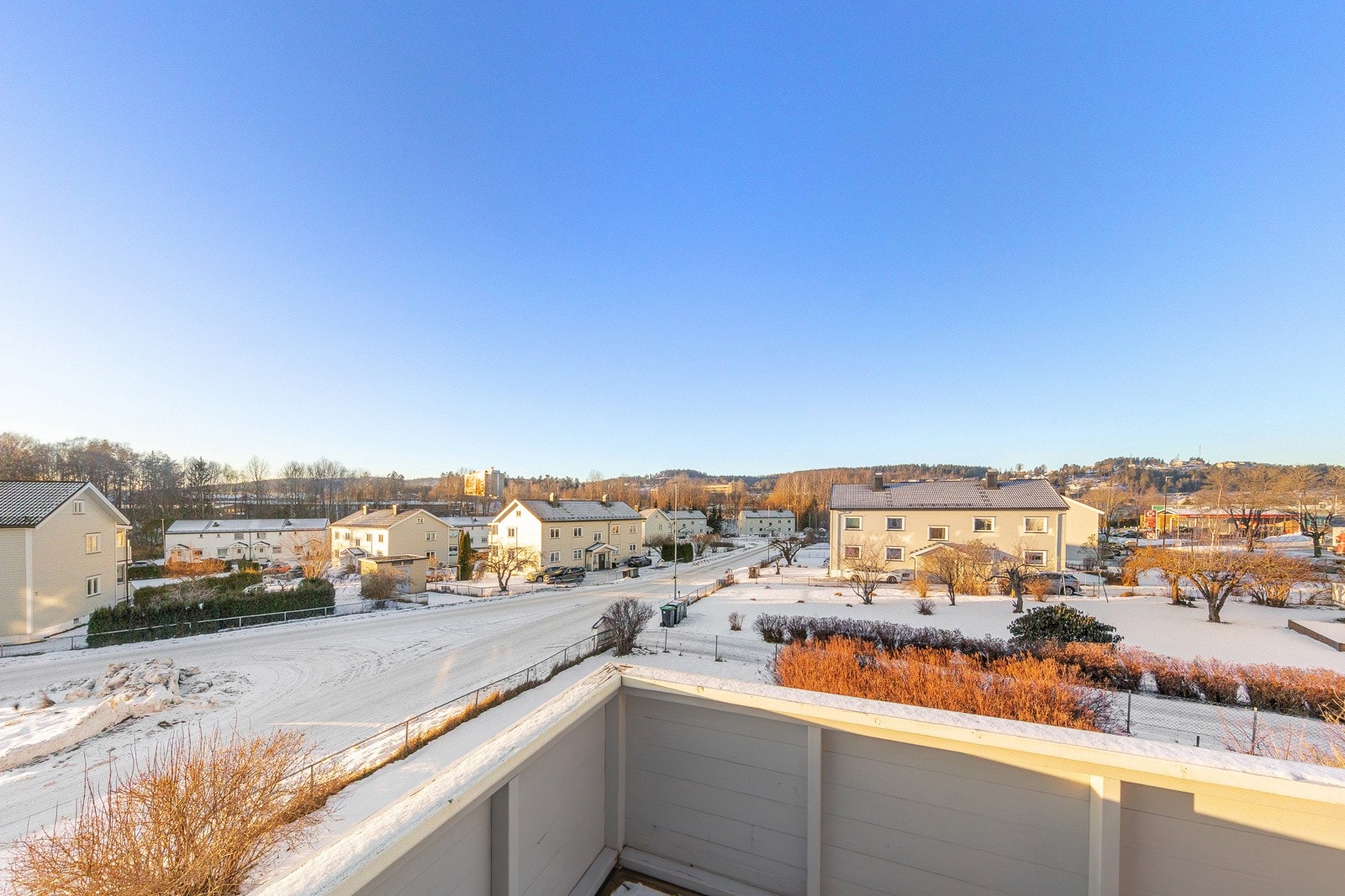 Det er fin utsikt fra verandaen Galleribilde