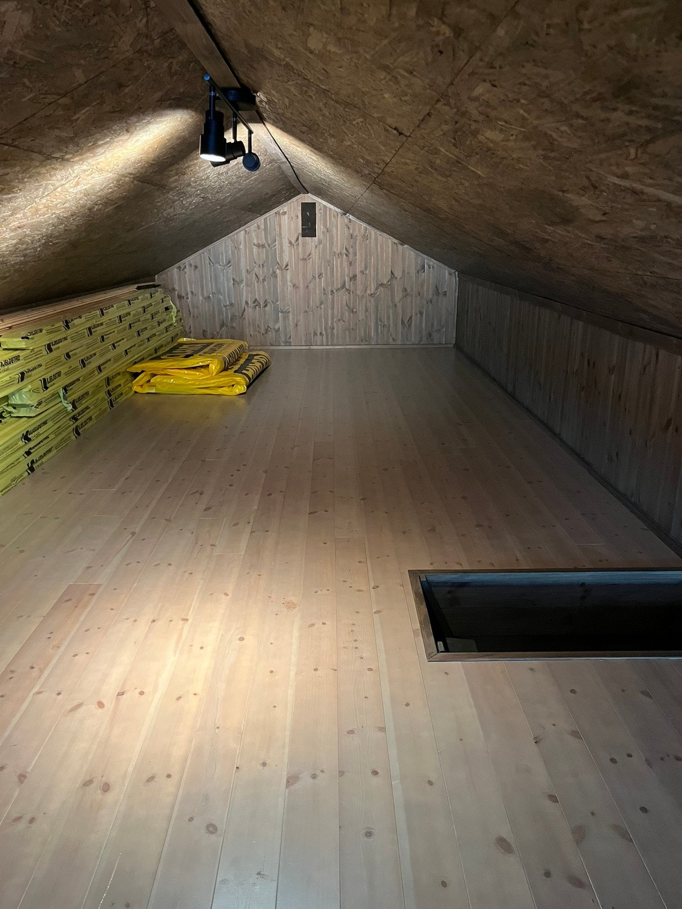 Loftet er på 37 kvm. ALH (ikke målbart areal). Galleribilde