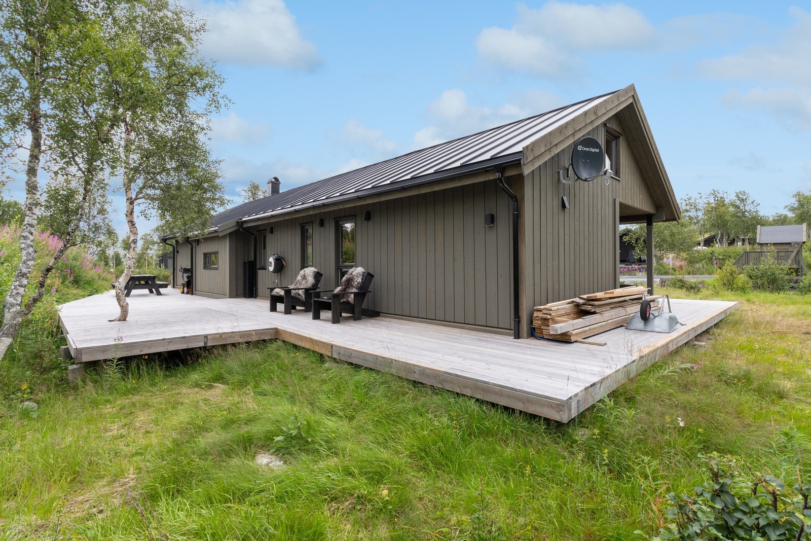 Internett fra Røros Nett. I tillegg har hytten parabol som kan benyttes. Det er ikke innlagt fiber til hytta. Galleribilde