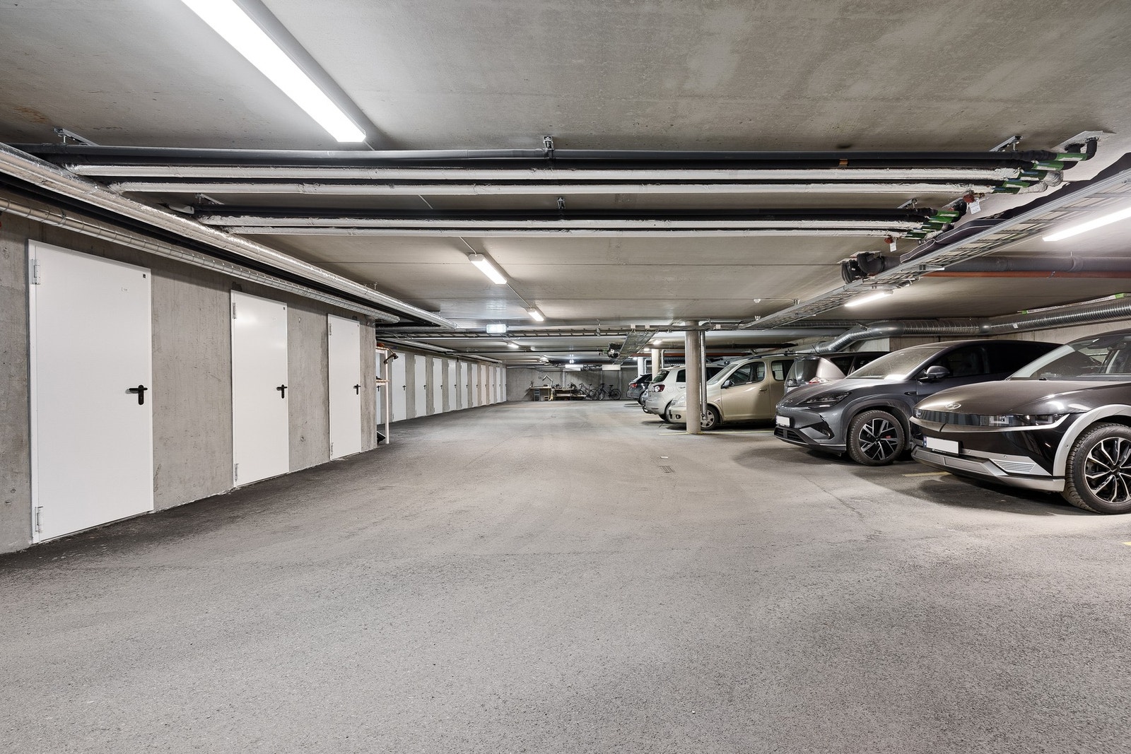 Bod og parkeringsplass i felles garasjeanlegg følger leiligheten. Galleribilde